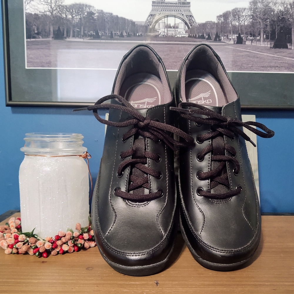 NWOT Dansko Shoes